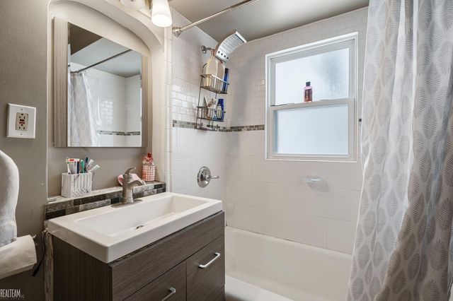 23630 Deanhurst Street, Clinton Township, MI 48035