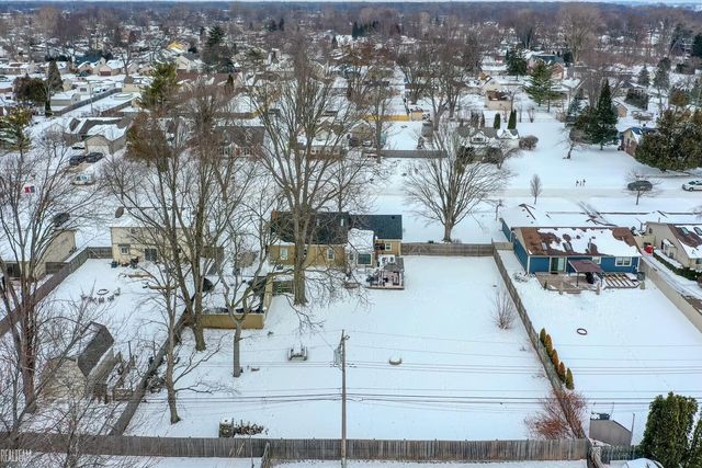 23630 Deanhurst Street, Clinton Township, MI 48035