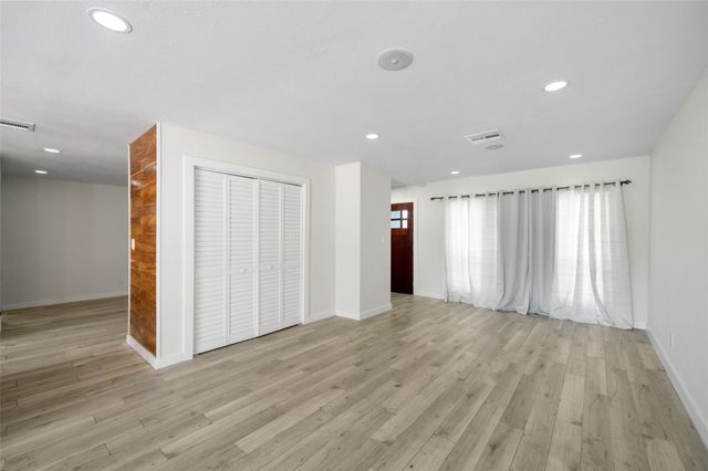 4254 T C Jester Boulevard, Houston, TX 77018