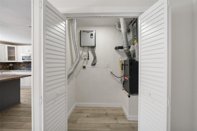 4254 T C Jester Boulevard, Houston, TX 77018