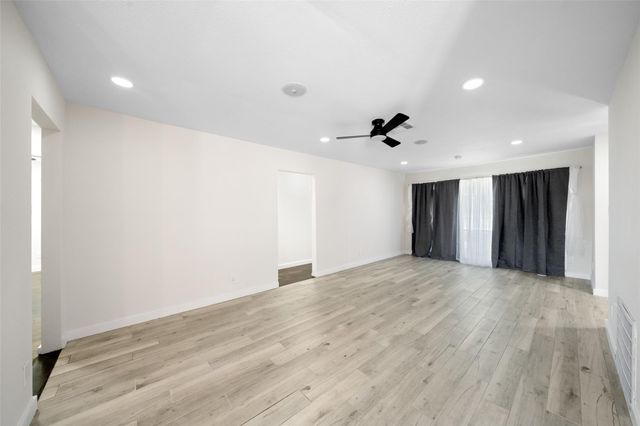 4254 T C Jester Boulevard, Houston, TX 77018