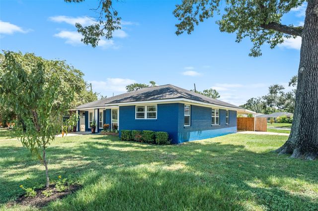 4254 T C Jester Boulevard, Houston, TX 77018