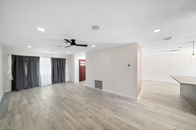 4254 T C Jester Boulevard, Houston, TX 77018