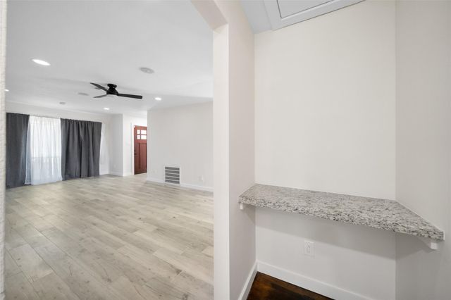 4254 T C Jester Boulevard, Houston, TX 77018