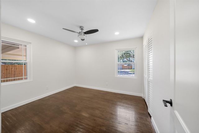 4254 T C Jester Boulevard, Houston, TX 77018