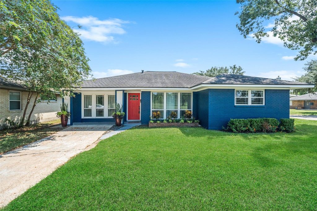 4254 T C Jester Boulevard, Houston, TX 77018