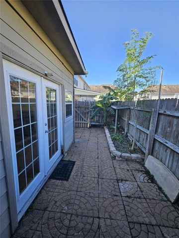 13122 Stratford Skies Lane, Houston, TX 77072