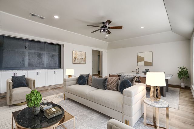 317 Northglen Drive, Hurst, TX 76054