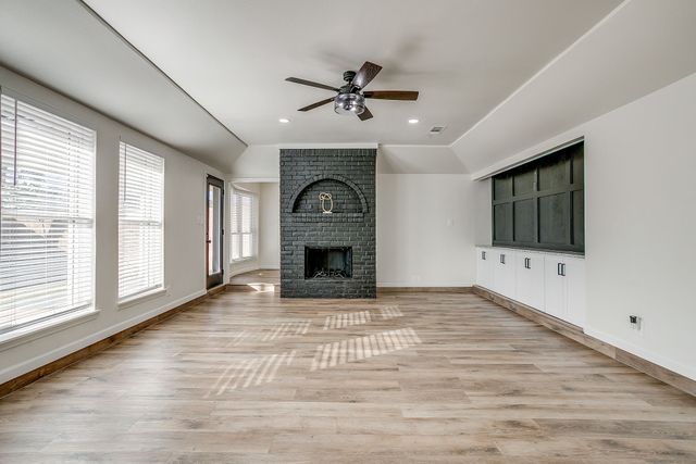 317 Northglen Drive, Hurst, TX 76054