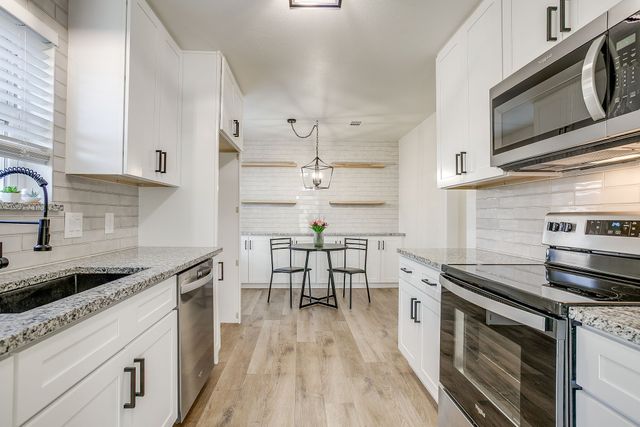 317 Northglen Drive, Hurst, TX 76054