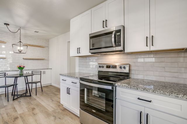 317 Northglen Drive, Hurst, TX 76054