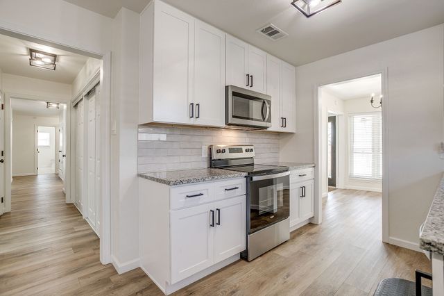 317 Northglen Drive, Hurst, TX 76054