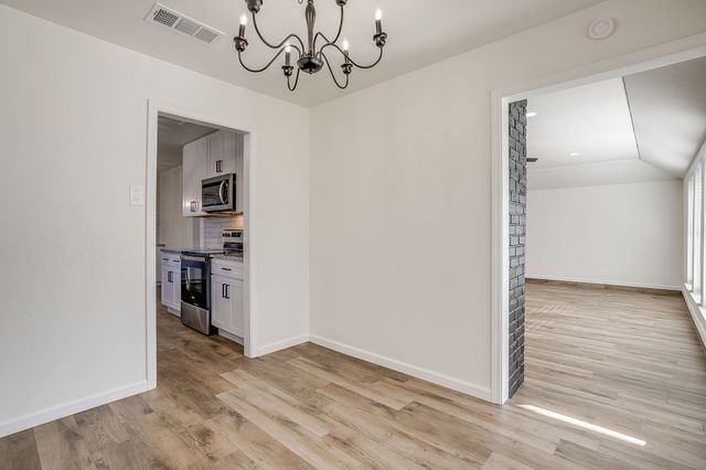 317 Northglen Drive, Hurst, TX 76054