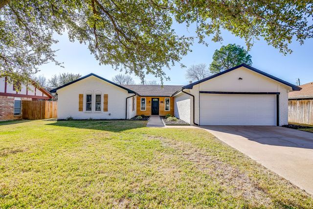 317 Northglen Drive, Hurst, TX 76054