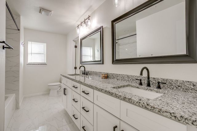 317 Northglen Drive, Hurst, TX 76054