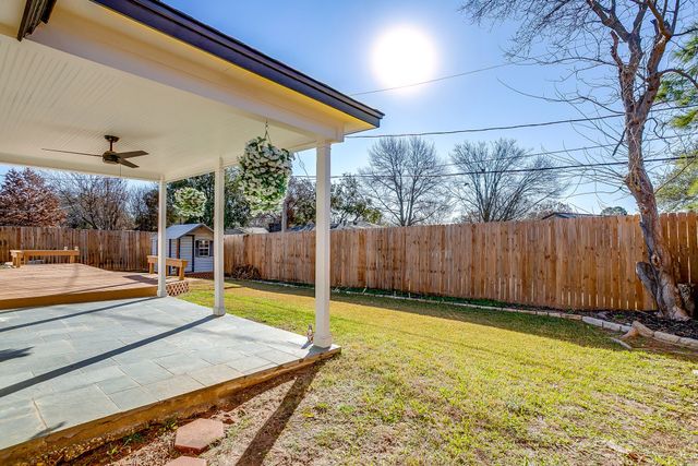 317 Northglen Drive, Hurst, TX 76054