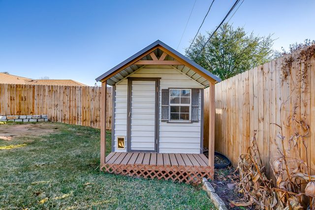 317 Northglen Drive, Hurst, TX 76054