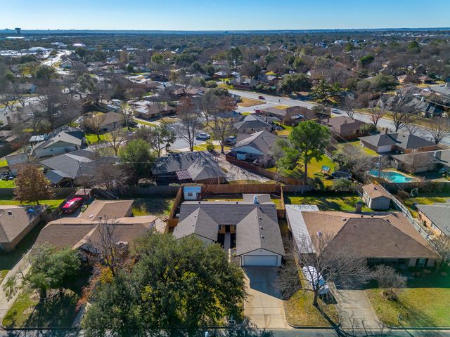 317 Northglen Drive, Hurst, TX 76054