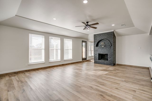 317 Northglen Drive, Hurst, TX 76054