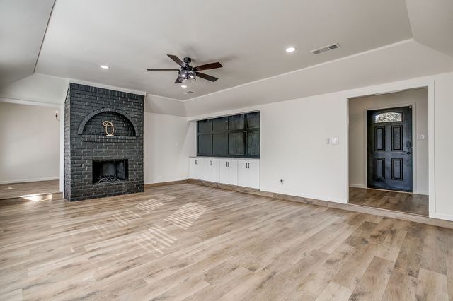 317 Northglen Drive, Hurst, TX 76054