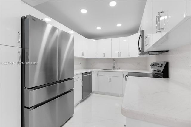 2500 PARKVIEW DR 2405, Hallandale Beach, FL 33009