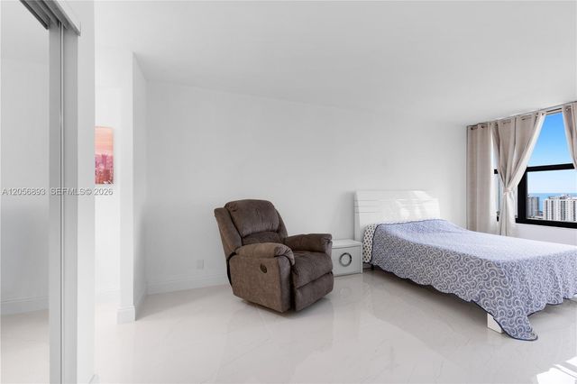 2500 PARKVIEW DR 2405, Hallandale Beach, FL 33009