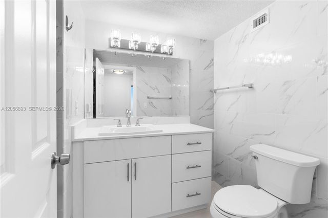 2500 PARKVIEW DR 2405, Hallandale Beach, FL 33009