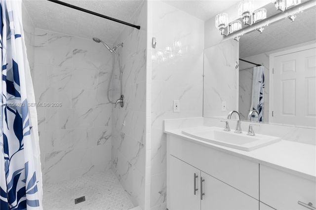 2500 PARKVIEW DR 2405, Hallandale Beach, FL 33009