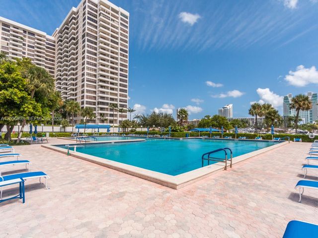 2500 PARKVIEW DR 2405, Hallandale Beach, FL 33009