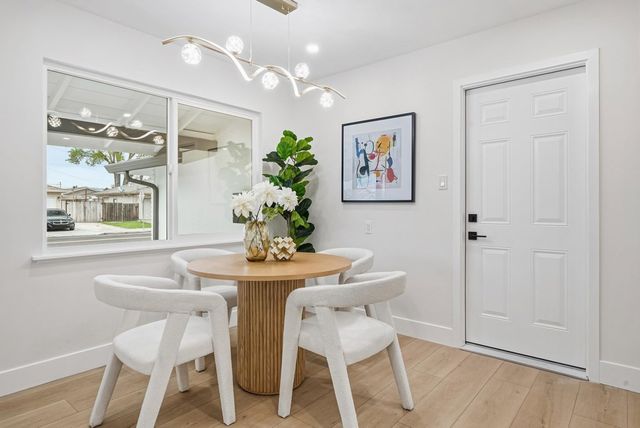 5912 5912 Mayhews Landing Rd, Newark, CA 94560