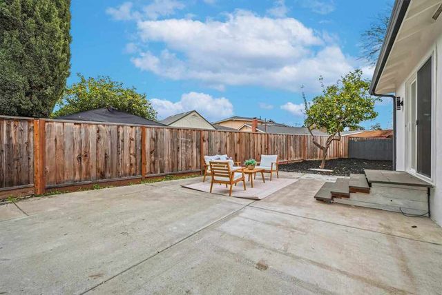 5912 5912 Mayhews Landing Rd, Newark, CA 94560