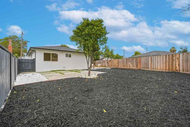 5912 5912 Mayhews Landing Rd, Newark, CA 94560