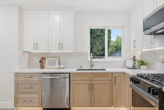 5912 5912 Mayhews Landing Rd, Newark, CA 94560