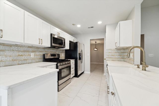 107 N Rushwing Circle, The Woodlands, TX 77381