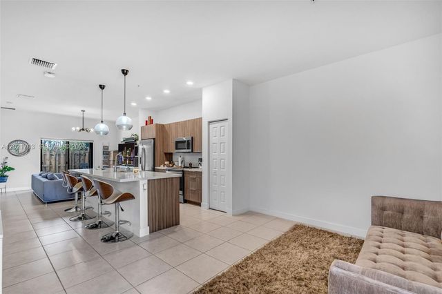 8015 NW 104th Ave 3, Doral, FL 33178