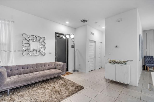 8015 NW 104th Ave 3, Doral, FL 33178