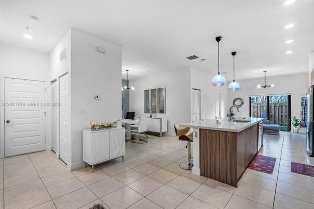 8015 NW 104th Ave 3, Doral, FL 33178