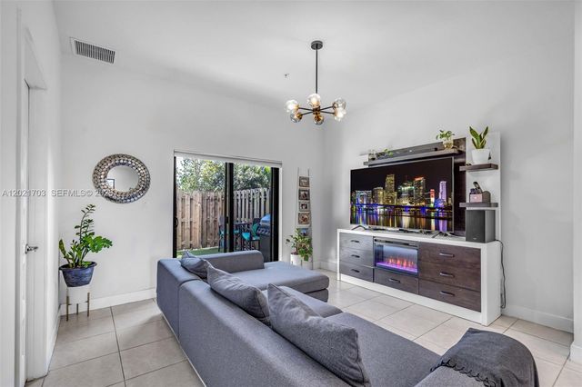 8015 NW 104th Ave 3, Doral, FL 33178