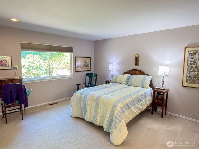 33 Goldfinch Lane, Port Ludlow, WA 98365