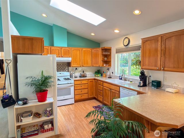 33 Goldfinch Lane, Port Ludlow, WA 98365