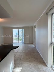 7270 SW 89th St C301, Miami, FL 33156