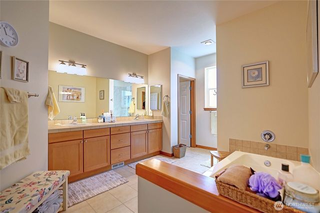 28 Zurich Court, Camano Island, WA 98282