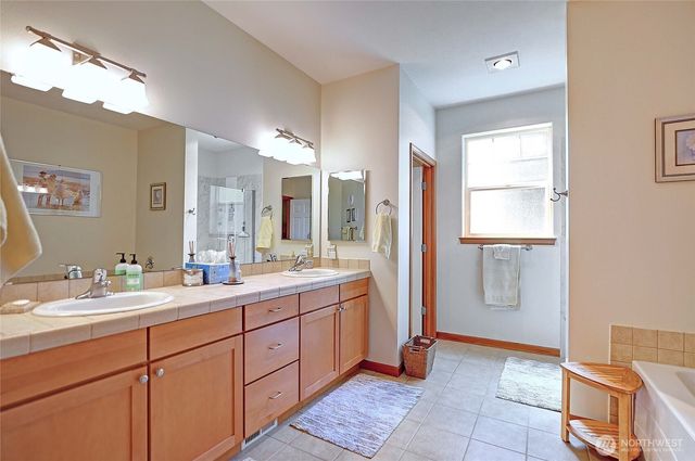 28 Zurich Court, Camano Island, WA 98282