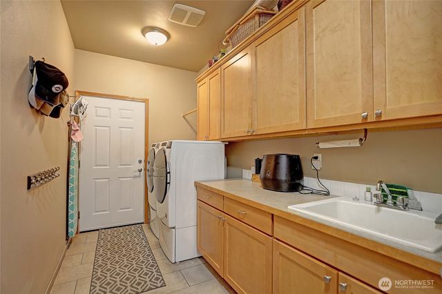 28 Zurich Court, Camano Island, WA 98282