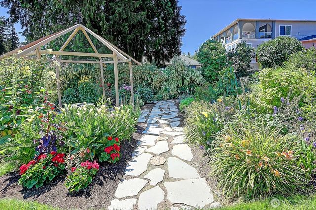 28 Zurich Court, Camano Island, WA 98282
