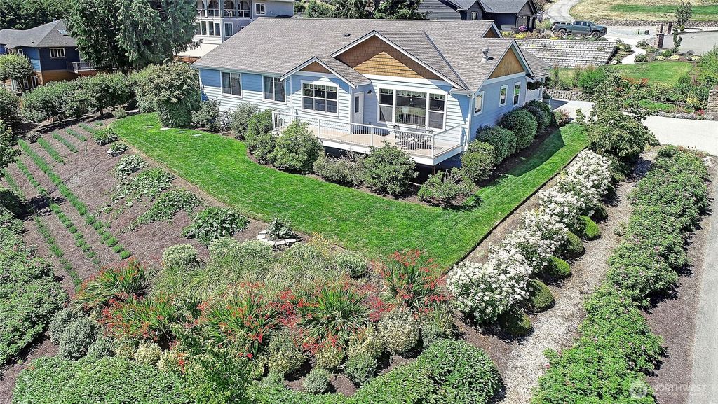 28 Zurich Court, Camano Island, WA 98282