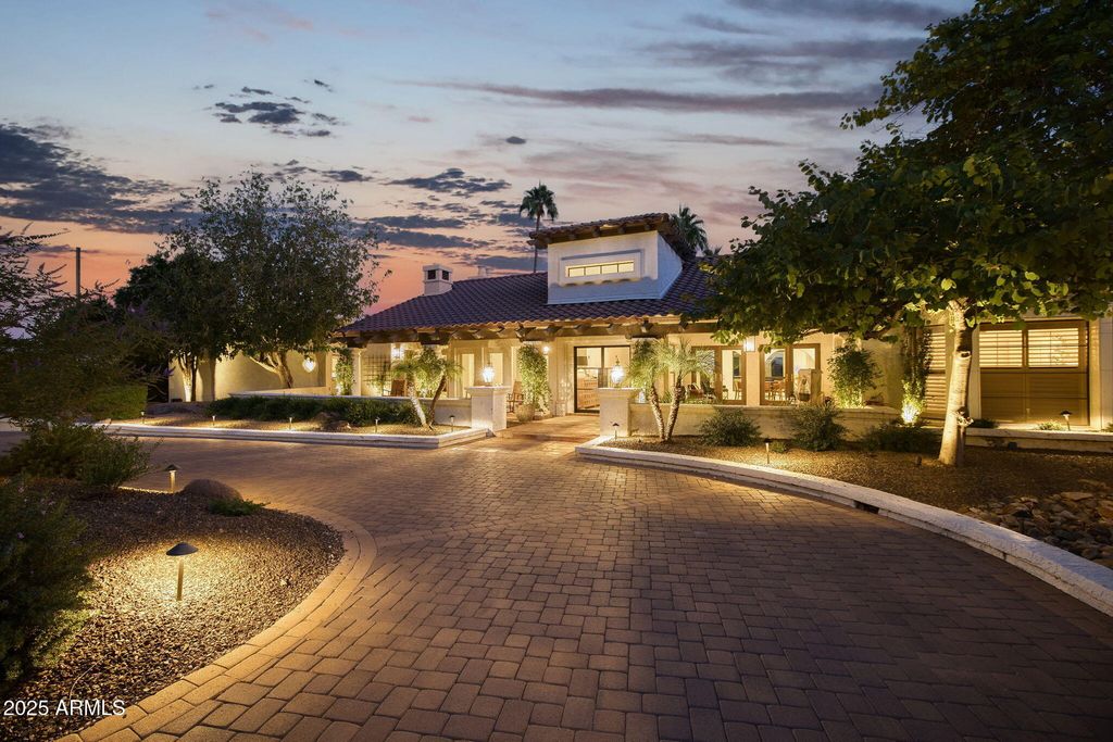 4801 E MOONLIGHT Way, Paradise Valley, AZ 85253