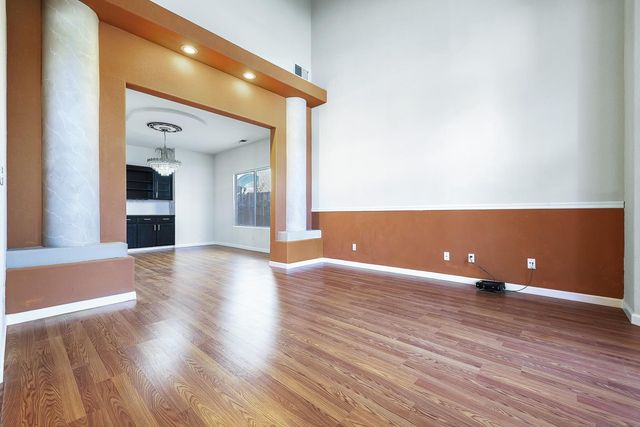 2037 E Lester Avenue, Fresno, CA 93720