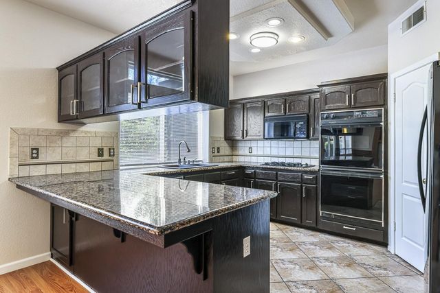 2037 E Lester Avenue, Fresno, CA 93720