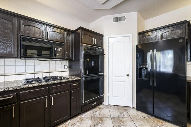 2037 E Lester Avenue, Fresno, CA 93720
